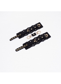 Черные кожаные наручники с узорами и золотистой фурнитурой - Crazy Handmade - купить с доставкой в Орске
