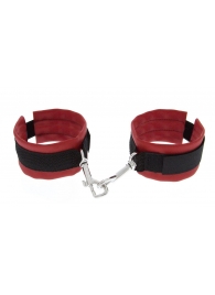 Красно-чёрные полиуретановые наручники Luxurious Handcuffs - Blush Novelties - купить с доставкой в Орске