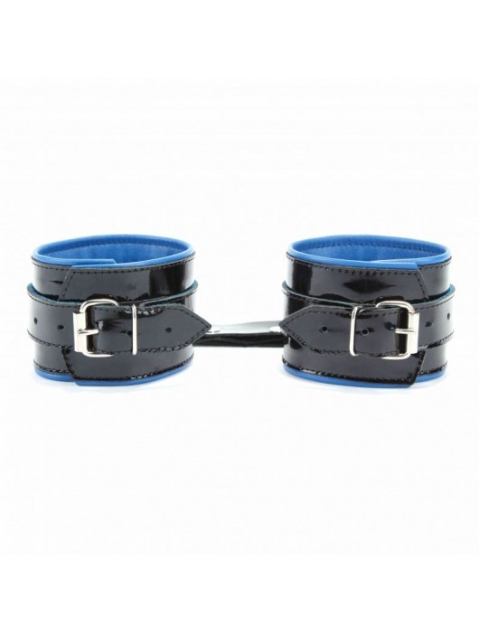 Чёрные лаковые наручники с синим подкладом - БДСМ Арсенал - купить с доставкой в Орске