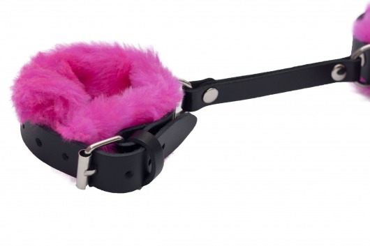 Черные базовые наручники из кожи с розовой опушкой - Лунный свет - купить с доставкой в Орске